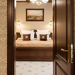 & Hotel *