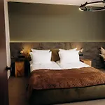 Hotel &
