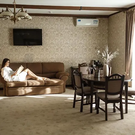 Hotel &