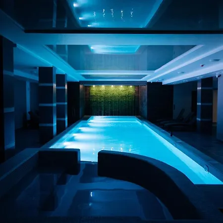 & Hotel