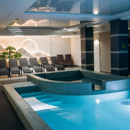 Hotel & *