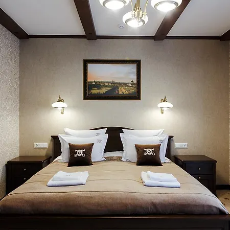 Hotel & *
