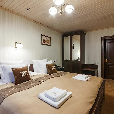 & Hotel *