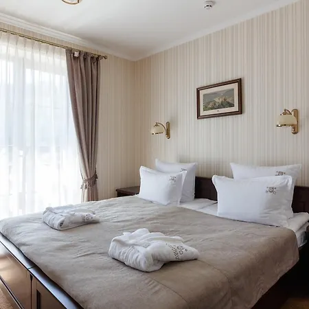 Hotel &